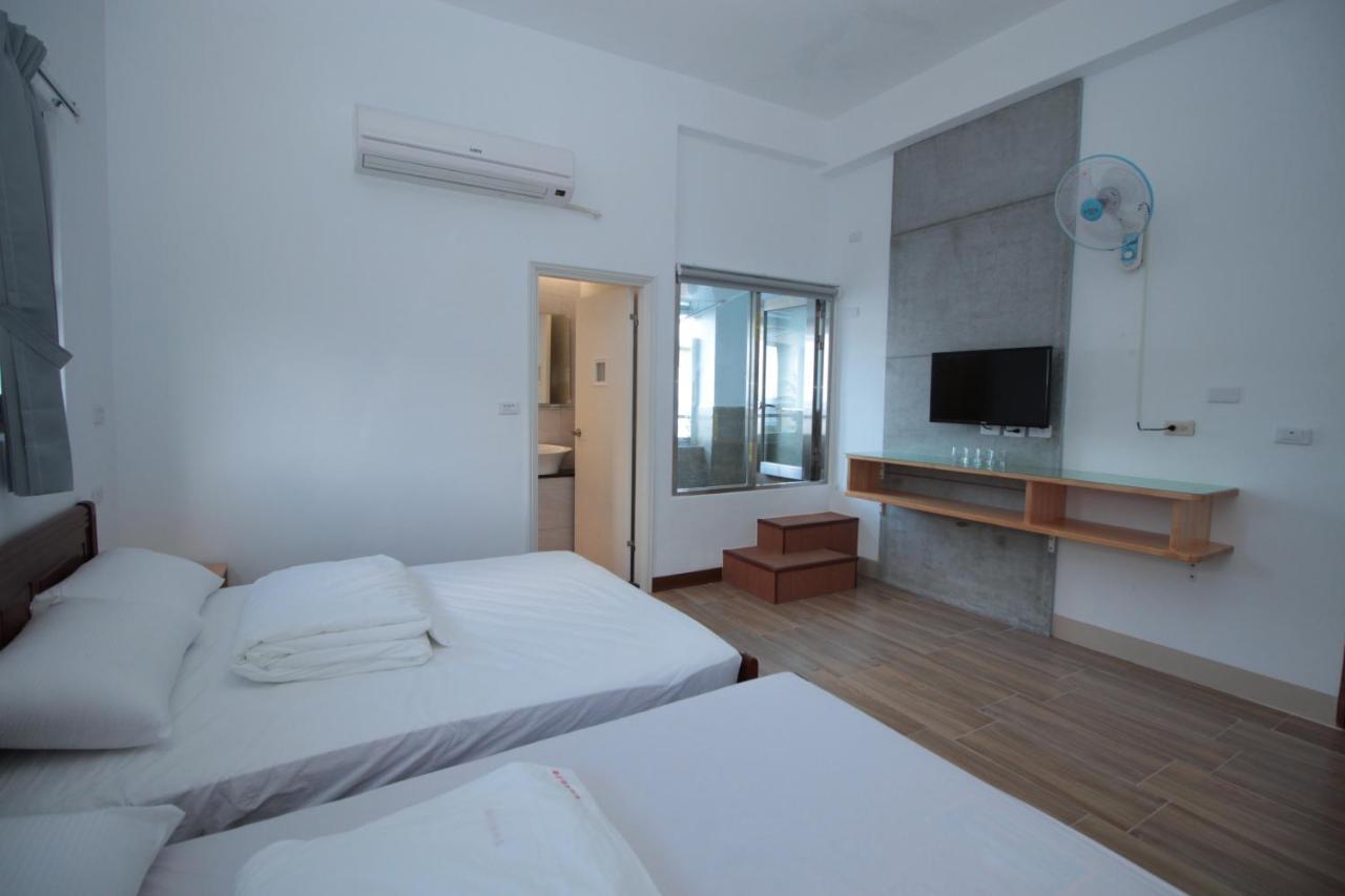 Golden Station Homestay T'ai-tung Extérieur photo